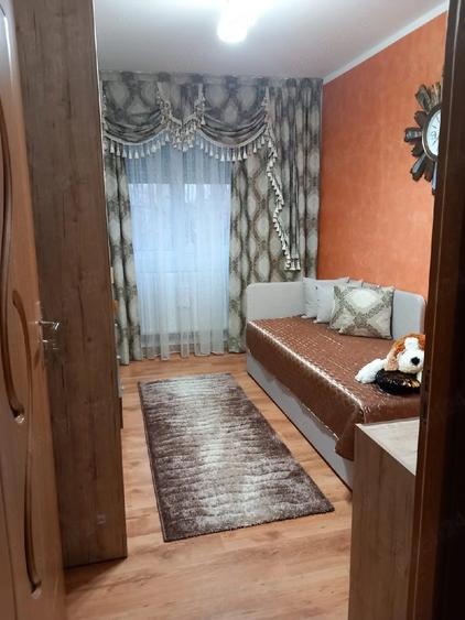Apartament cu 4 camere decomandat în Central
