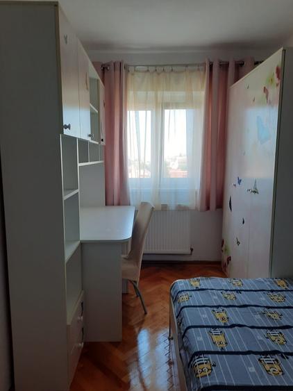 Apartament cu 3 camere decomandat în Sub Arini
