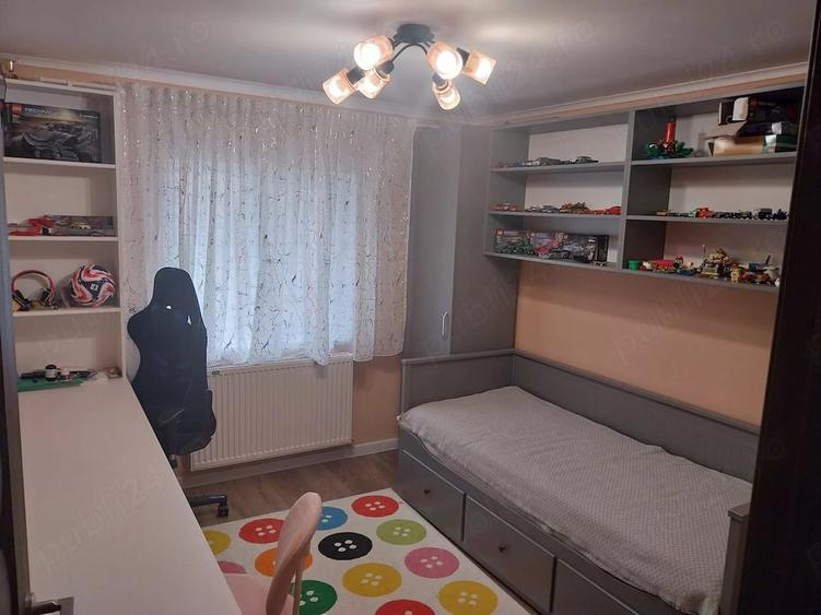 Apartament cu 3 camere decomandat în Dâmbovița