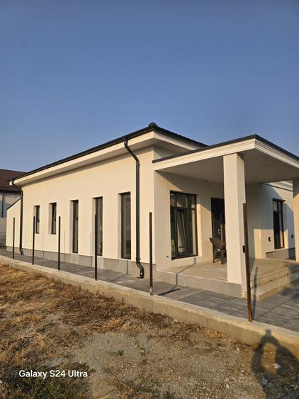 Casă cu 3 camere în Afumați