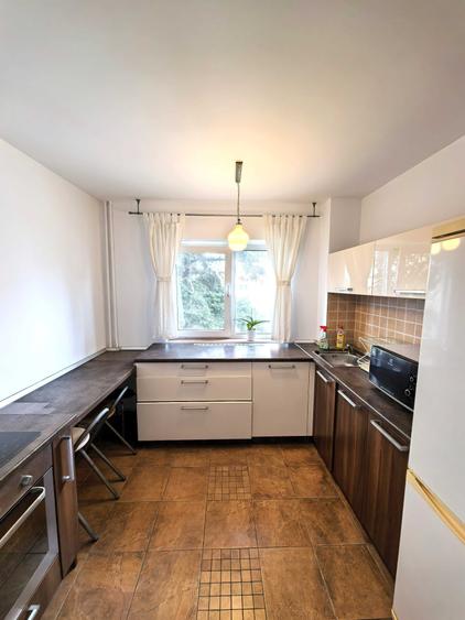 Apartament cu 3 camere decomandat în Rogerius