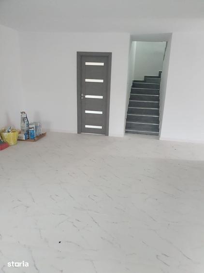 Casă cu Teren 1000 Mp în Mănăstirea Cașin