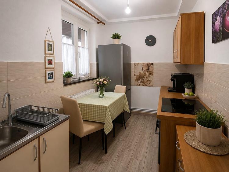 Duplex cu 5 camere cu Canalizare în Central