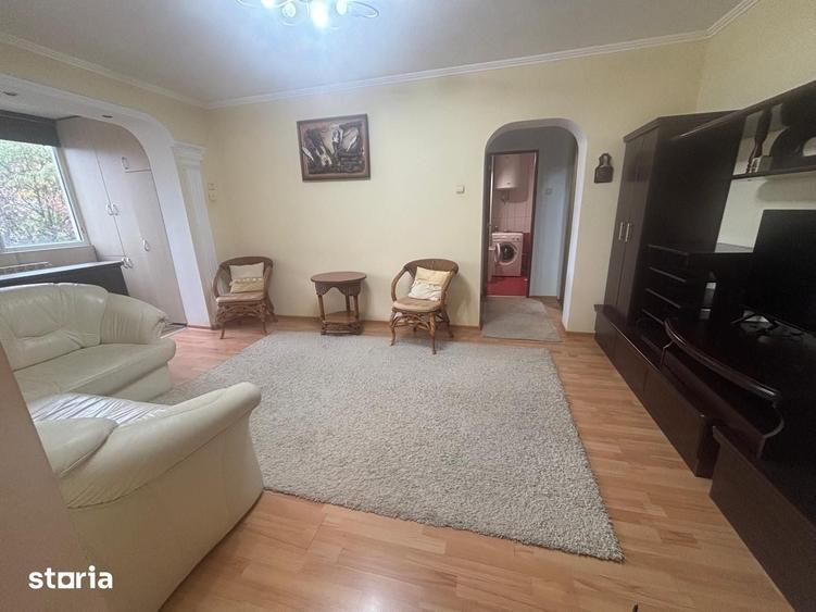 Apartament cu 2 camere semidecomandat în Podu Roș