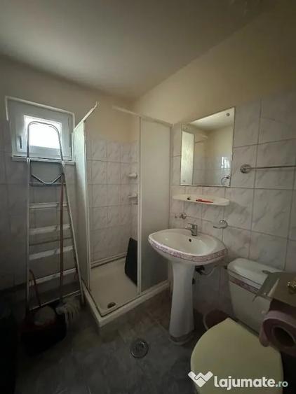 Casă cu 7 camere cu Teren 1039 Mp în Cornești