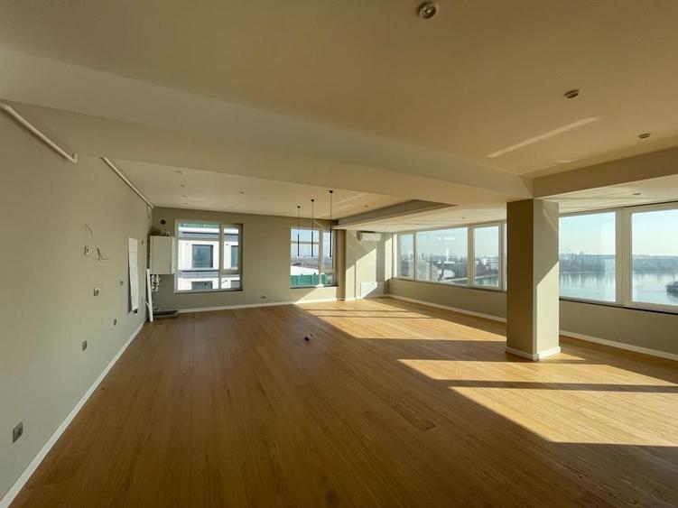 Penthouse cu 5 camere semidecomandat în Barbu Văcărescu