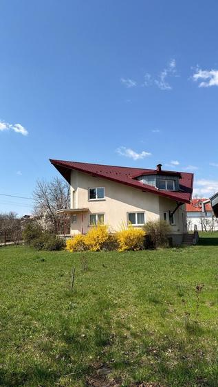 Casă cu 4 camere în Central