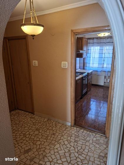Apartament cu 3 camere decomandat, mobilat în Teilor