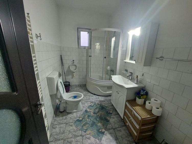 Casă cu 5 camere cu Canalizare în Central
