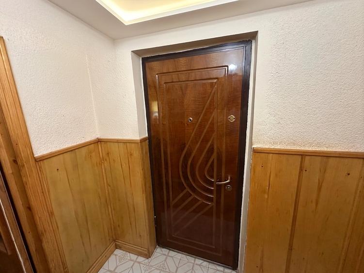 Apartament cu 3 camere decomandat, mobilat în Sud