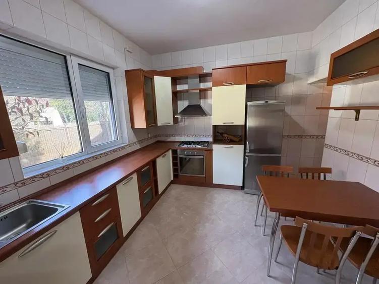 Casă cu 5 camere cu Canalizare în Pipera