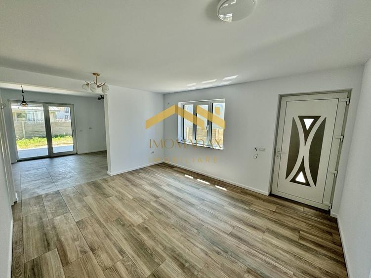 Duplex cu 4 camere cu Canalizare în Bucovăț (Remetea Mare)