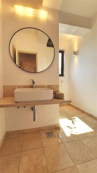 Apartament cu 4 camere decomandat în Floreasca