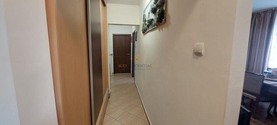 Apartament cu 3 camere semidecomandat, mobilat în Rahova