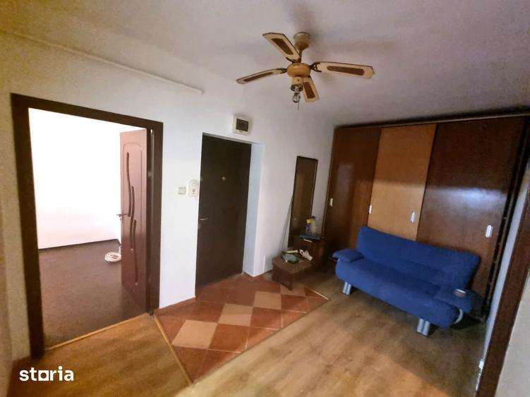 Apartament cu 3 camere decomandat, mobilat în Central