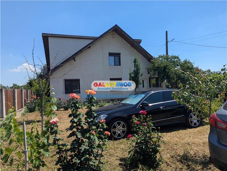 Casă cu 5 camere cu Garaj în Copăceni