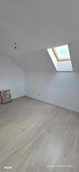 Casă cu 5 camere cu Teren 1000 Mp în Mihai Eminescu
