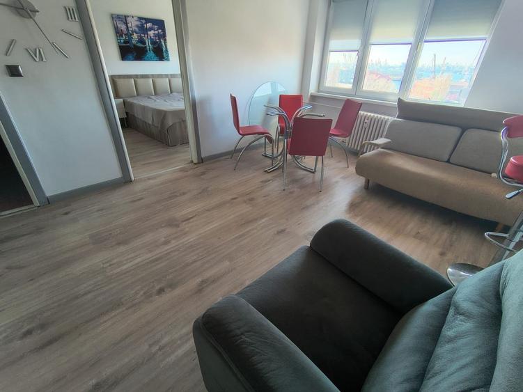 Apartament cu 2 camere semidecomandat, mobilat în P-ța Ovidiu