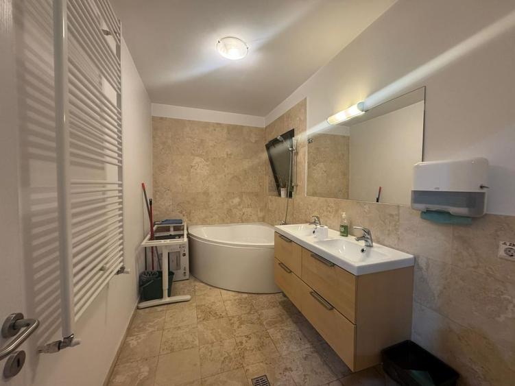 Apartament cu 3 camere semidecomandat, mobilat în Dorobanți