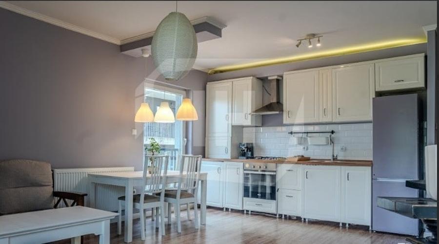 Apartament cu 3 camere semidecomandat, mobilat în Bună Ziua