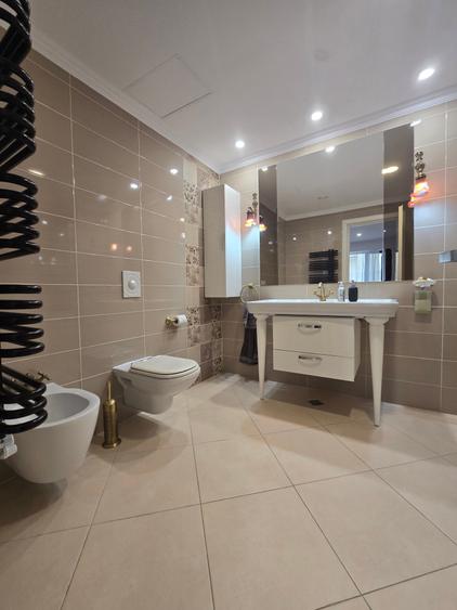 Apartament cu 3 camere semidecomandat în Kiseleff
