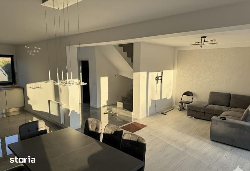Casă cu 4 camere cu Teren 450 Mp în Central