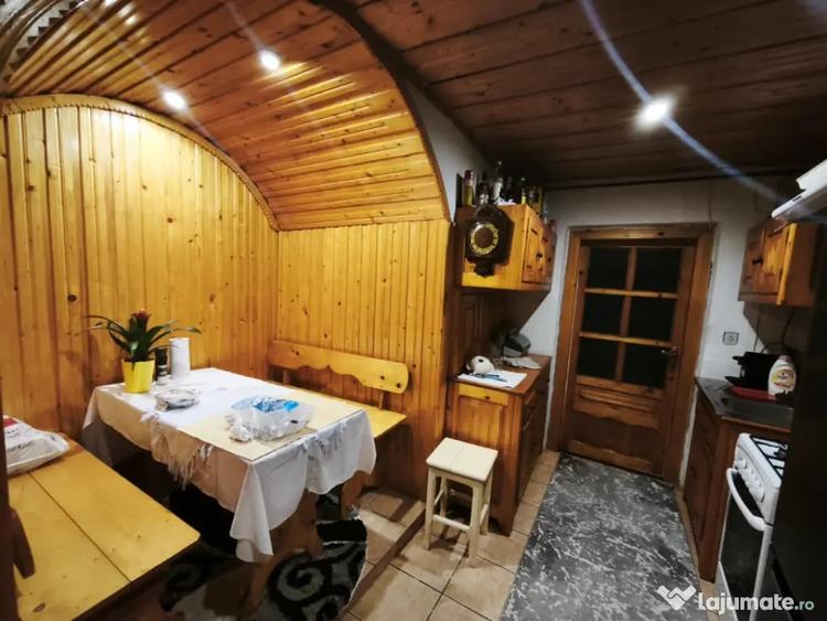 Casă cu 3 camere cu Teren 900 Mp în Central