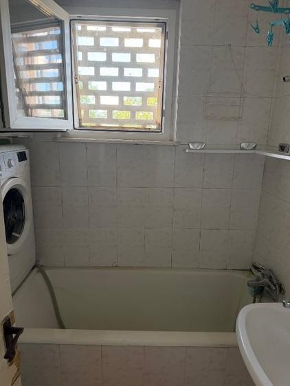 Apartament cu 3 camere semidecomandat, mobilat în Titan