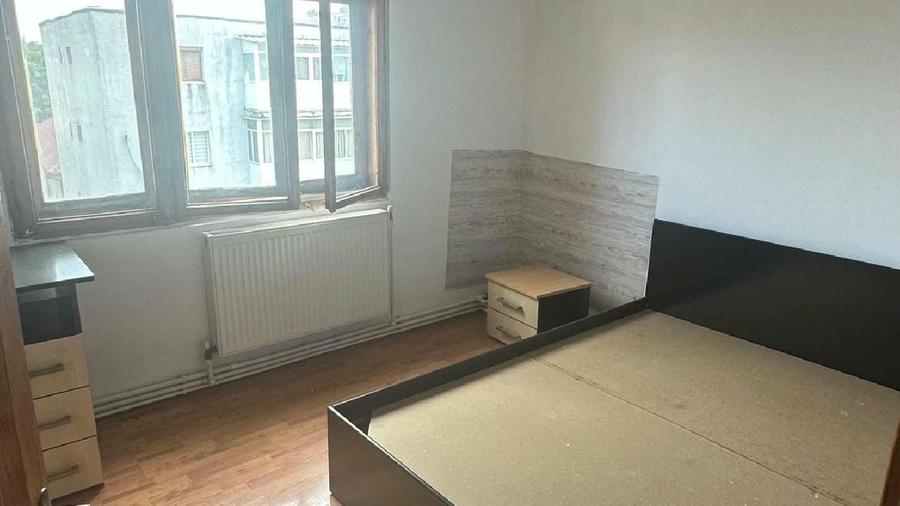 Apartament cu 2 camere semidecomandat în Micro 5