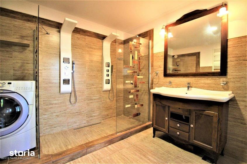 Casă cu 10 camere cu Teren 3000 Mp în Central