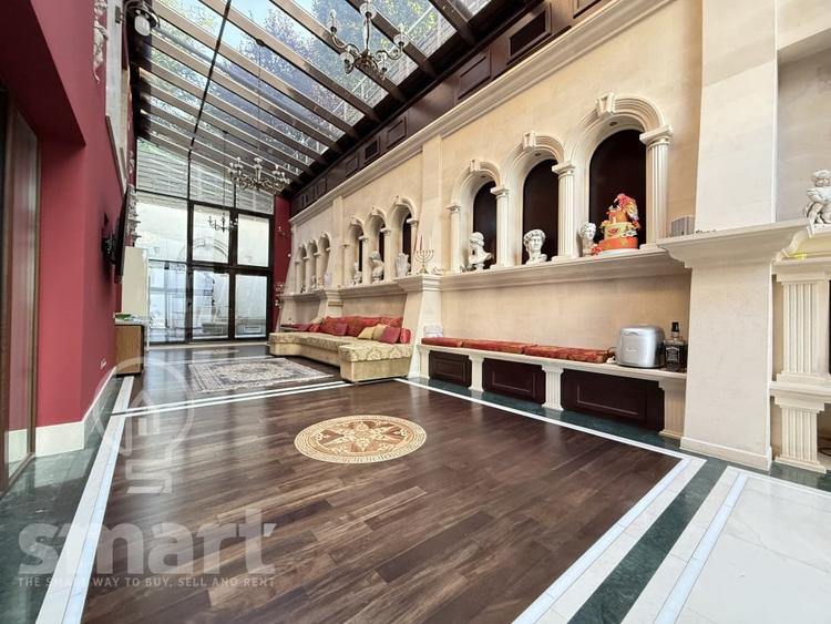 Duplex cu 12 camere cu Canalizare în Central
