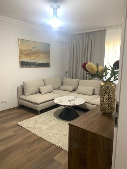 Apartament cu 3 camere semidecomandat, mobilat în Ultracentral