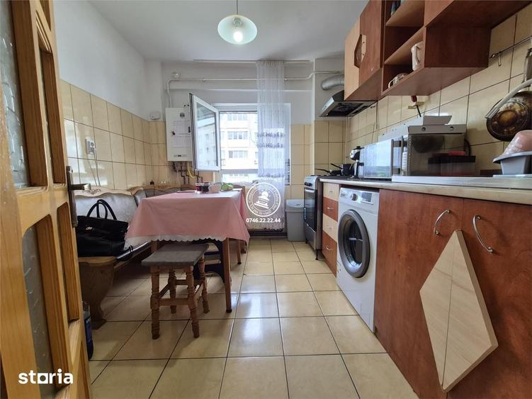 Apartament cu 3 camere decomandat în Dacia