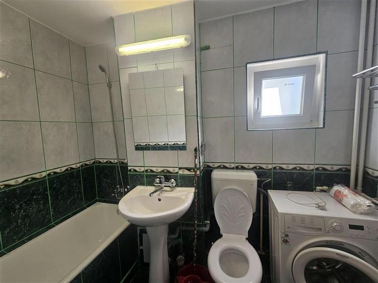 Garsonieră decomandată în Virtuții