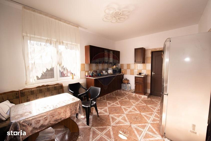Casă cu 4 camere în Central