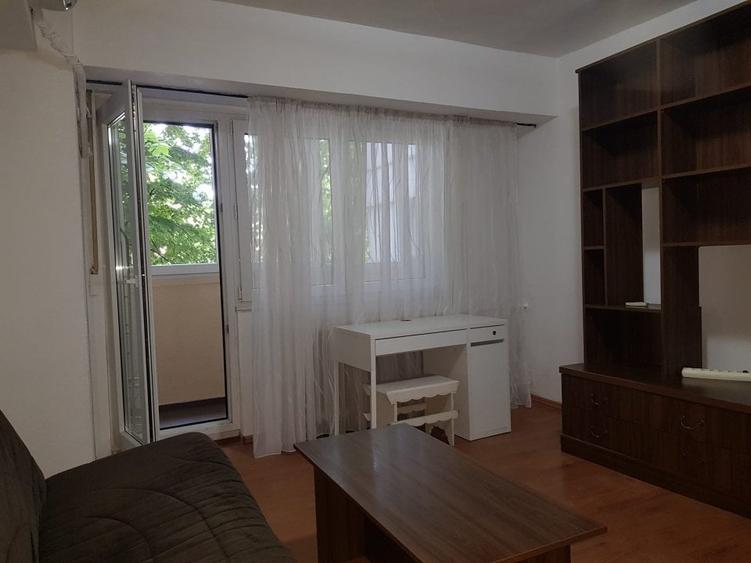 Titulesu, scoala 3, 3 camere decomandat, 80 MP,Loc parcare, etaj 1, 550 euro - 2