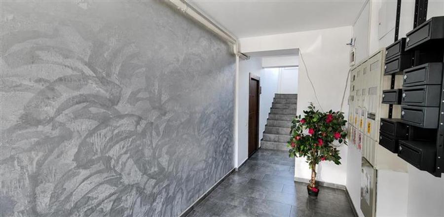 Garsoniera tip studio complet renovata cu curte proprie si loc de parcare - 9
