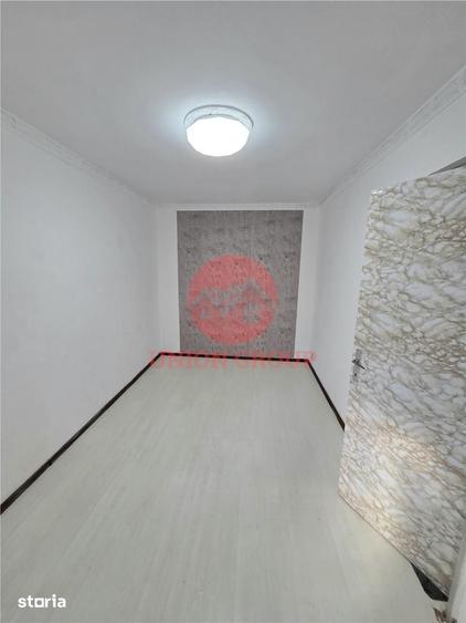 Apartament cu 3 camere semidecomandat în Inel II