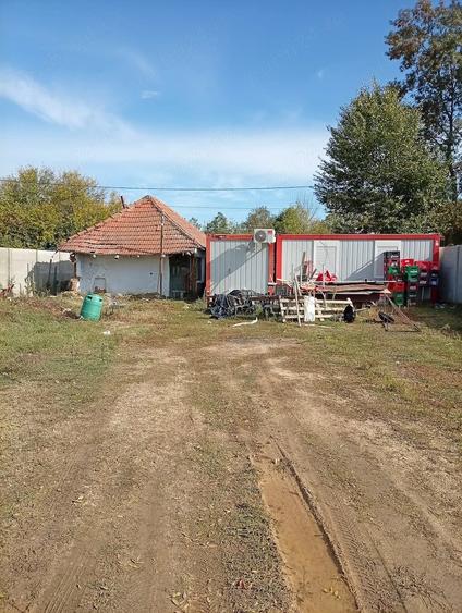 Teren de 4150 mp, în Icoana