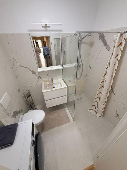 Apartament cu 3 camere decomandat, mobilat în Aradului
