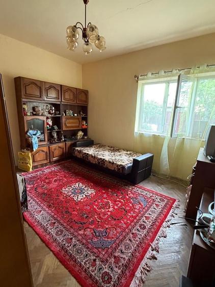 Casă cu 3 camere cu Teren 460 Mp în Central