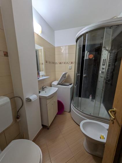 Apartament cu 3 camere decomandat în Sud