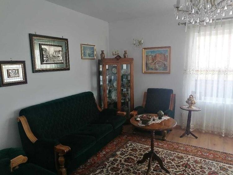 Apartament cu 3 camere decomandat în Exterior Vest