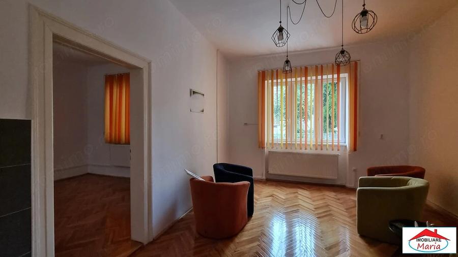 Casă cu 2 camere cu Canalizare în Central