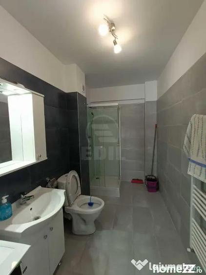 Apartament cu 3 camere semidecomandat, mobilat în Florești