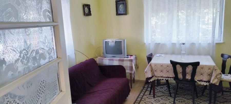 Casă cu 4 camere cu Teren 1200 Mp în Central