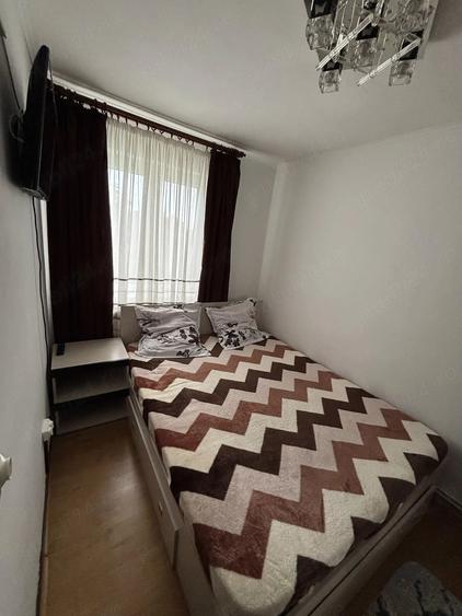 Apartament cu 3 camere nedecomandat în Ungureni