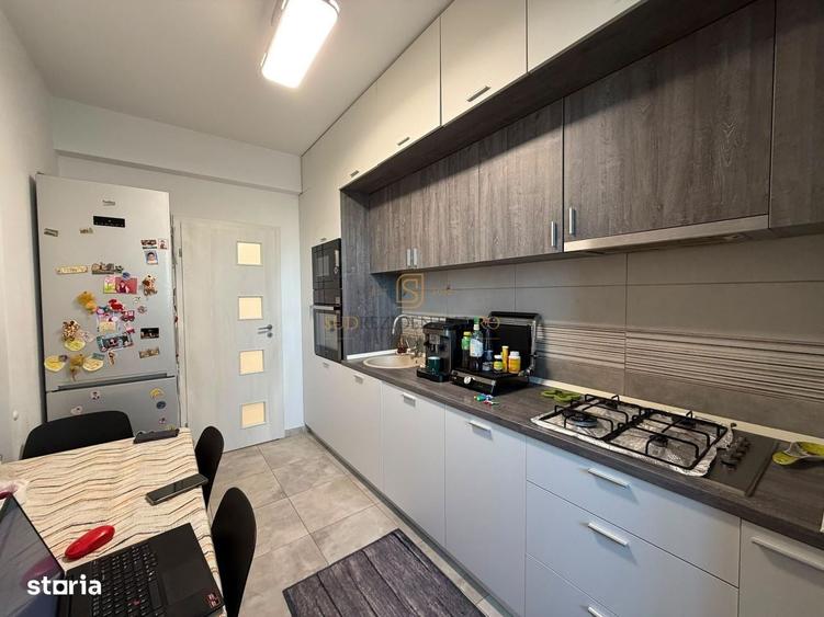 Apartament cu 4 camere decomandat în Central