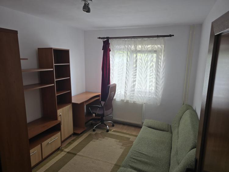 Apartament cu 3 camere decomandat, mobilat în Olimpia-Stadion