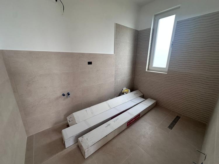 Casă individuală cu 4 camere cu Canalizare în Micești